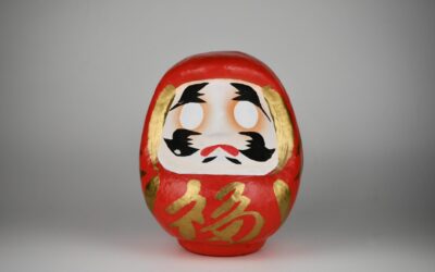 Daruma: la perseveranza spiegata ai bambini attraverso un simbolo giapponese